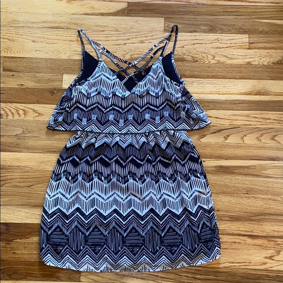 Speechless - Midi Crisscross Dress - L - Picture 7 of 8